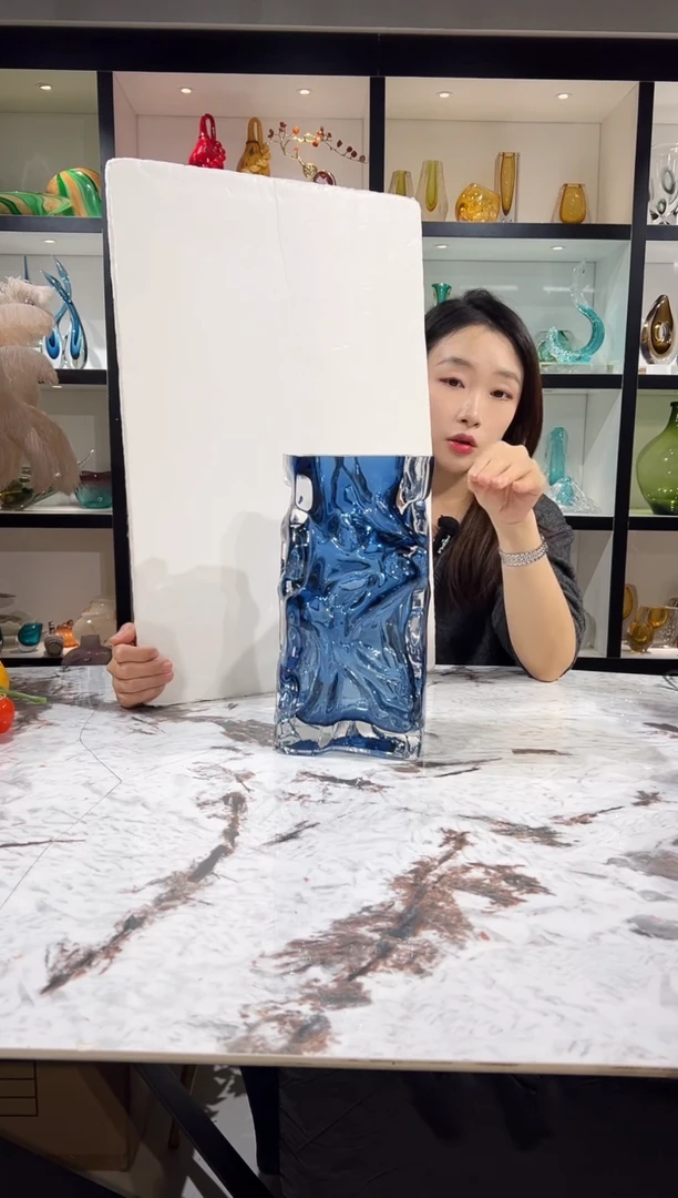 设计师款蓝色花瓶