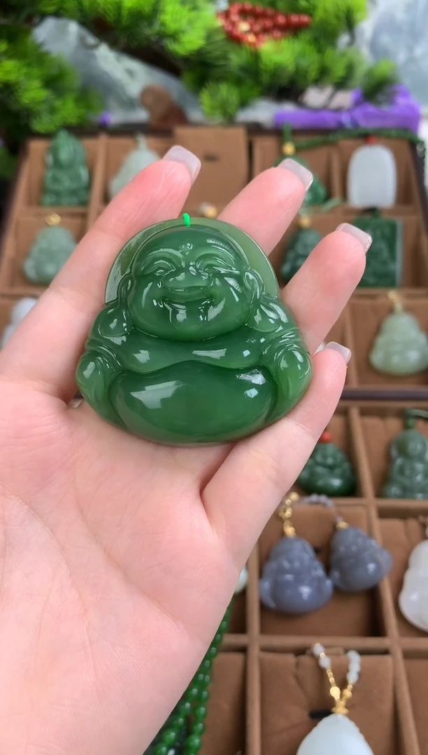和田玉18K金镶嵌颈饰吊坠50mm左右