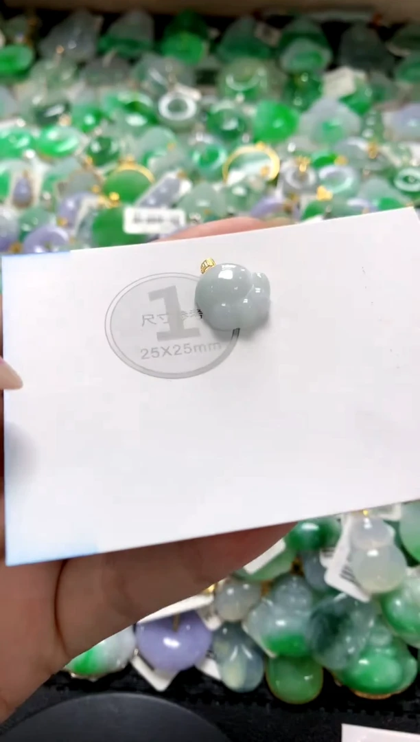 翡翠18K金镶嵌颈饰1111111111111111