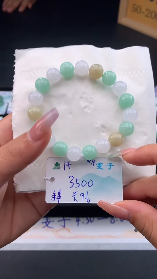 未镶嵌手串翡翠自带#送人#，联系客服核对地址~