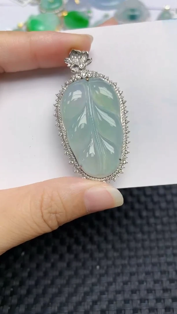 翡翠18K金镶嵌颈饰天然A货翡翠