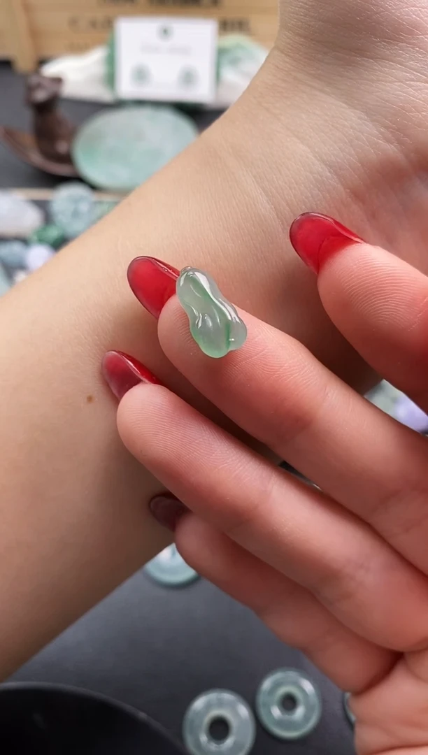 颈饰未镶嵌翡翠白菜