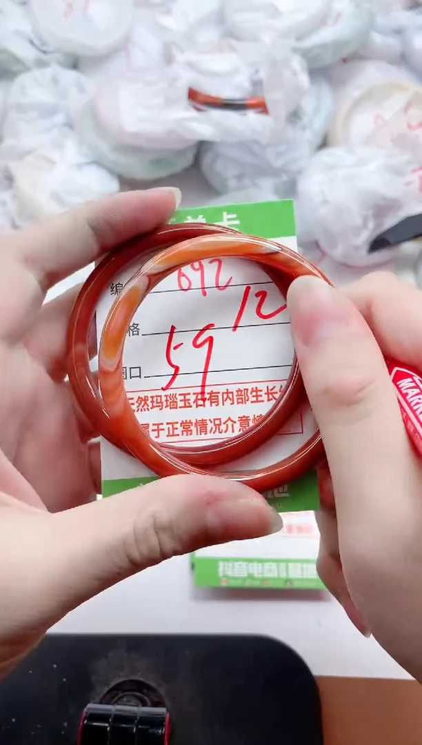 玛瑙/玉髓手镯未镶嵌692