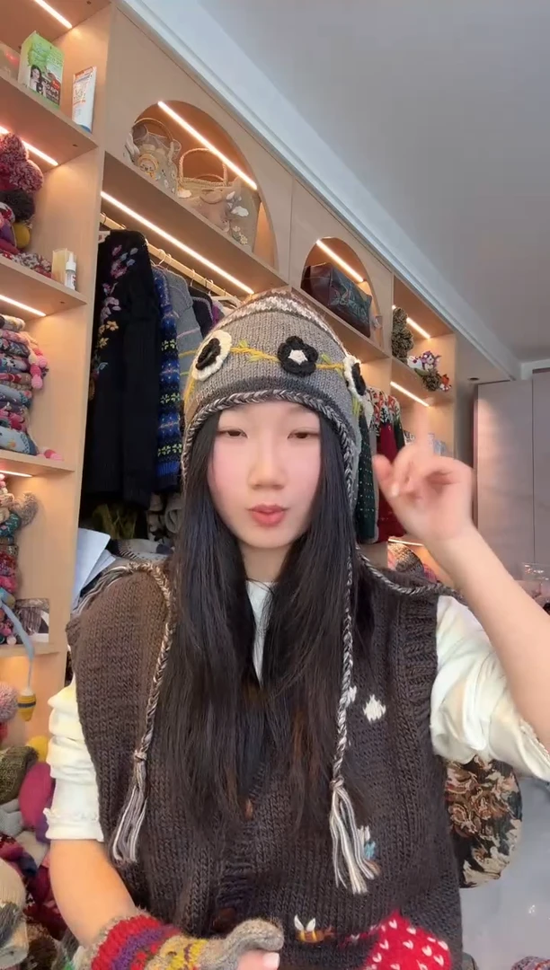 羊毛美利奴黑灰勾立体花护耳