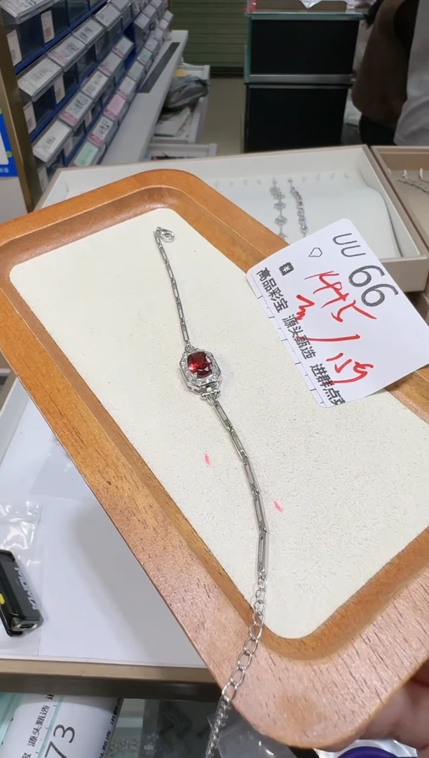 【闪购商品】石榴石手链银S925镶嵌多样性发一UU66