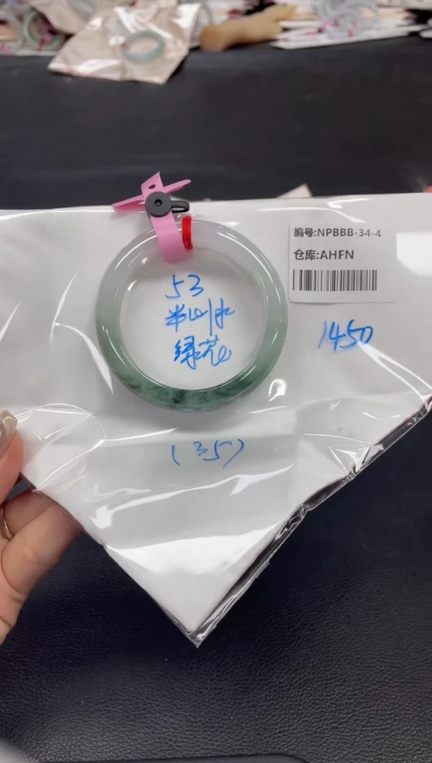 翡翠手镯未镶嵌翡翠手镯