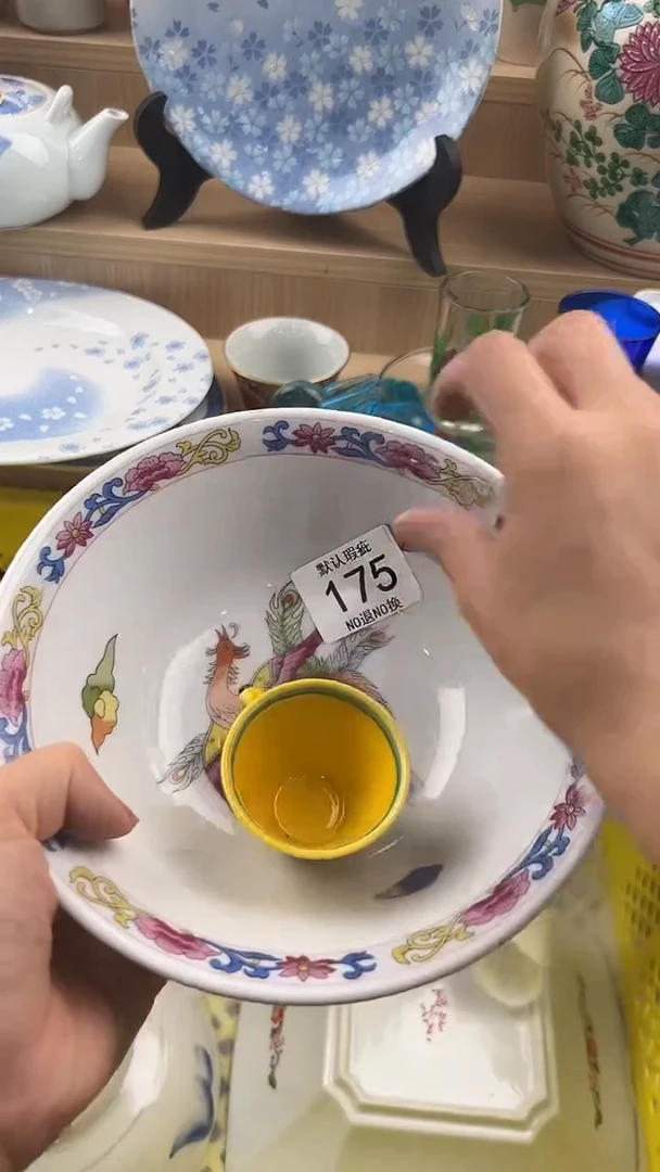 琉璃手工艺品是****吖175回流瓷器，默认微瑕，18包邮