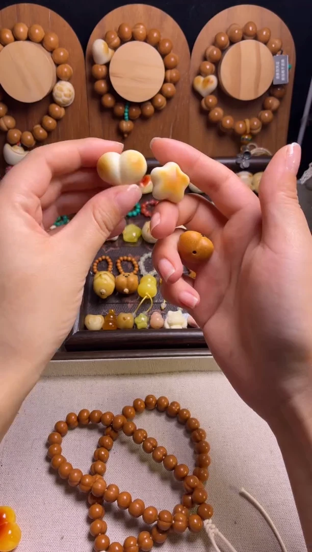 手串猴头核桃财****.单配饰爱心、屁桃熊头、星星