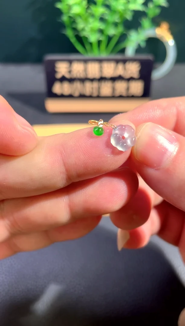 颈饰18K金镶嵌翡翠翡翠