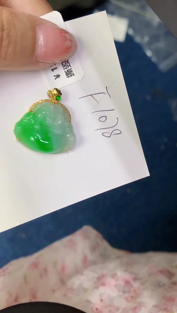 翡翠18K金镶嵌颈饰缅甸天然翡翠A货