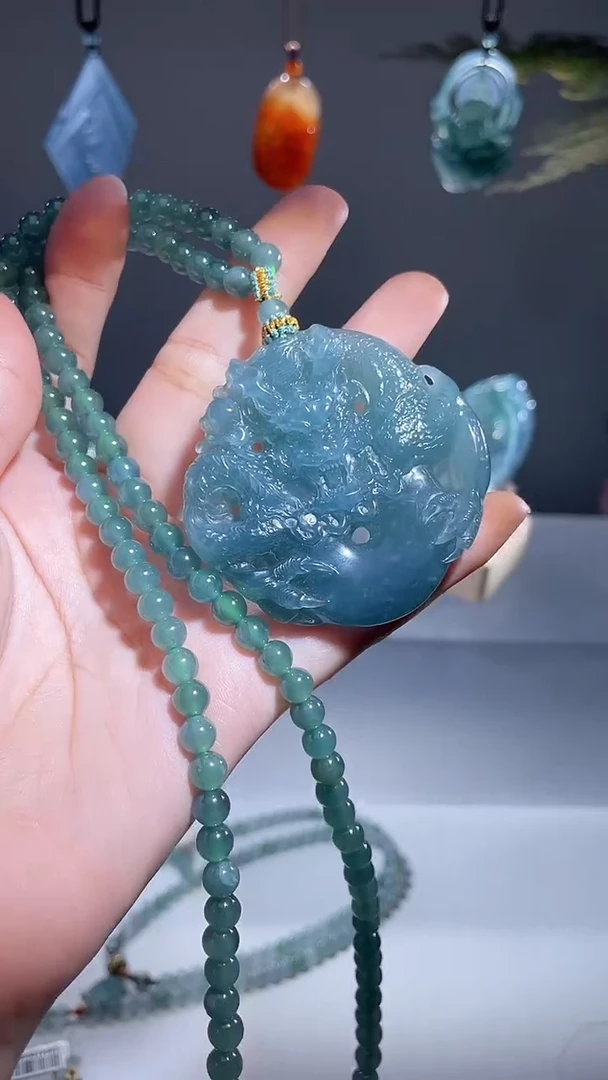 颈饰未镶嵌翡翠龙牌