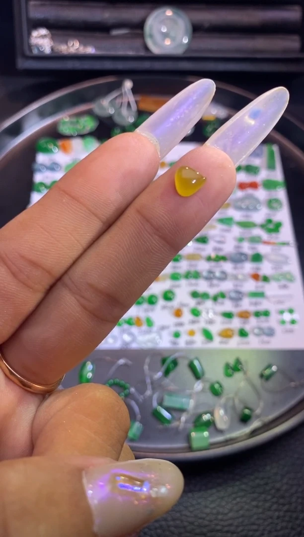 翡翠挂件未镶嵌水滴
