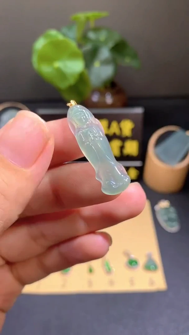 颈饰18K金镶嵌翡翠翡翠A货