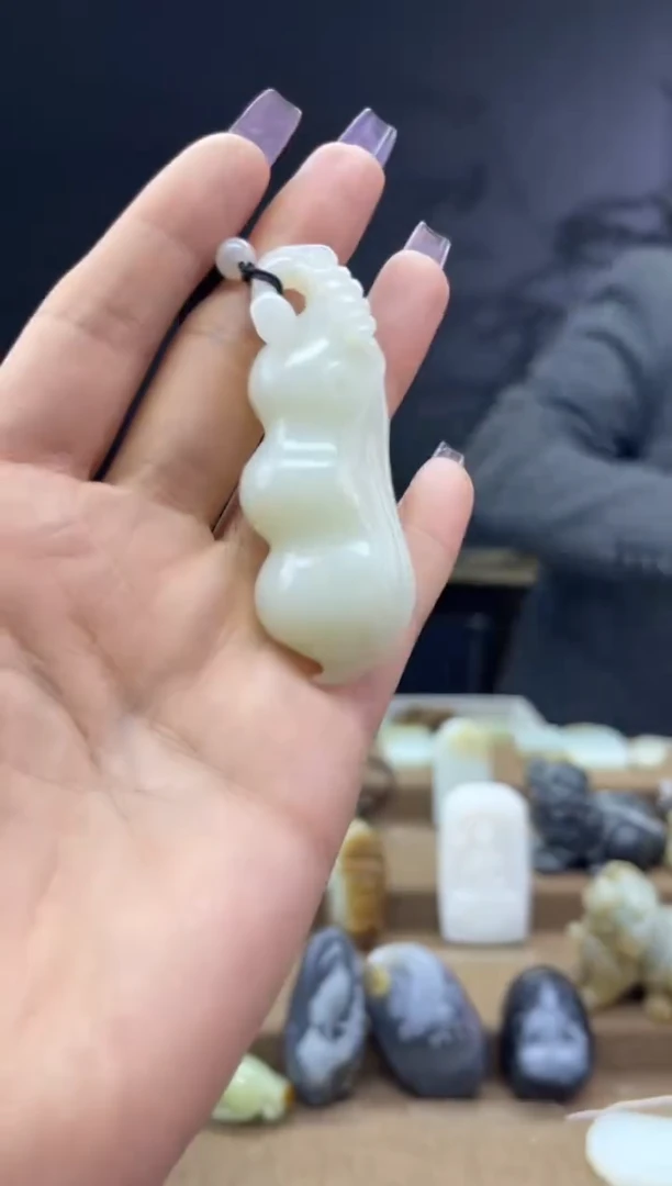 颈饰未镶嵌和田玉1