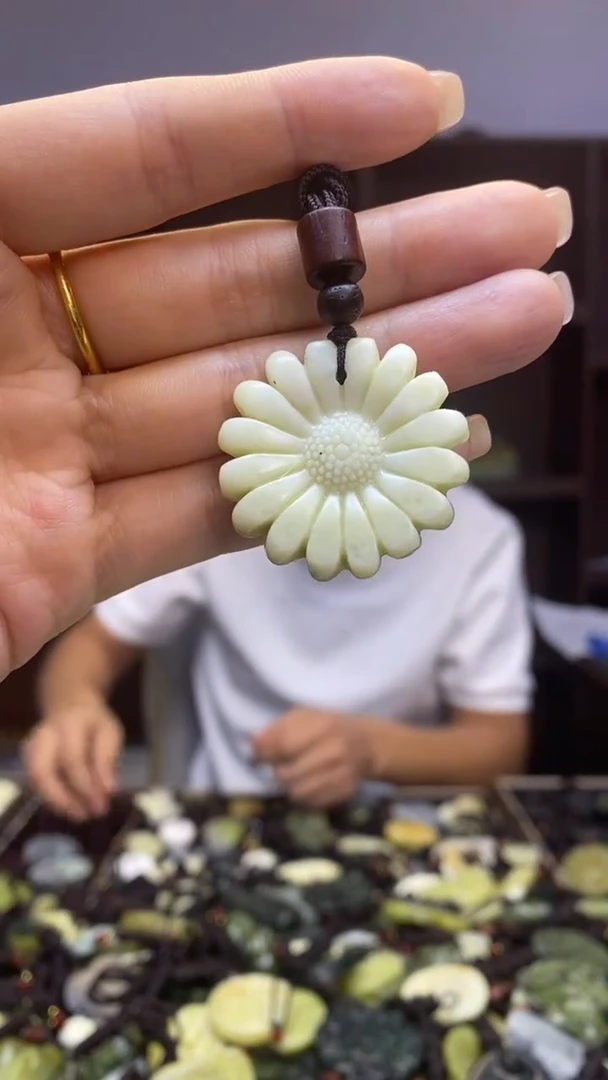 未镶嵌岫玉挂件