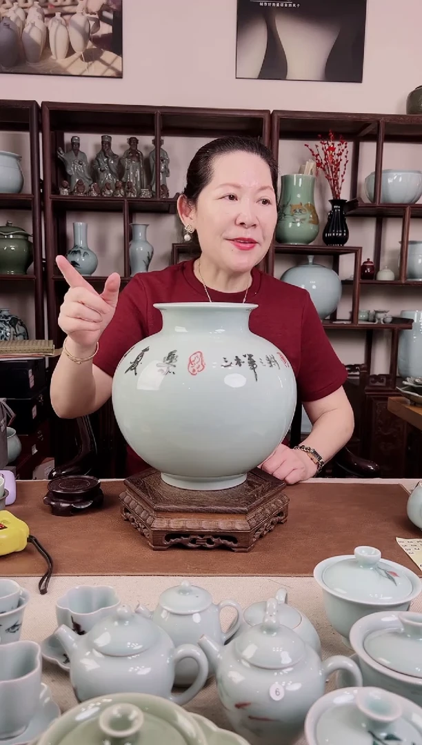 杯釉中彩 瓶子（写字）