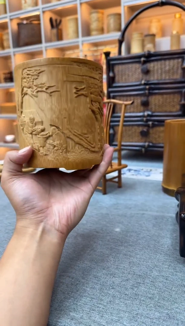 竹手工艺雕刻松下对弈笔筒