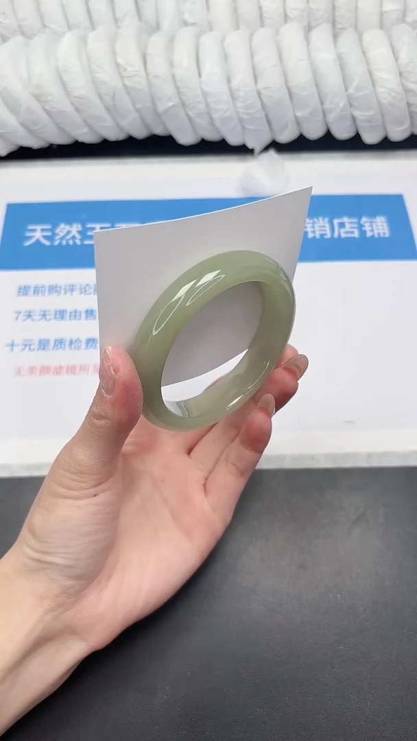 未镶嵌手镯石英质玉136-58.9DK