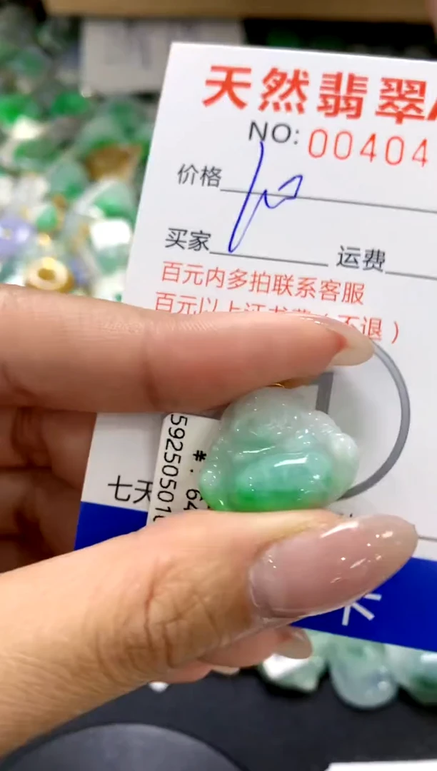 翡翠18K金镶嵌颈饰1111111111111111