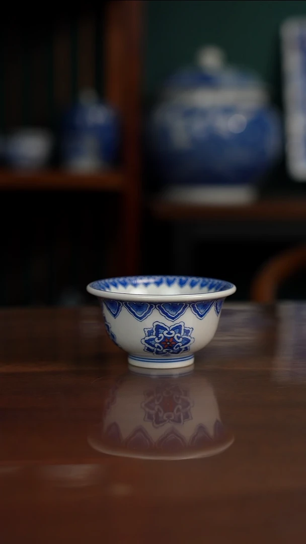 柴窑青花宝象纹压手杯