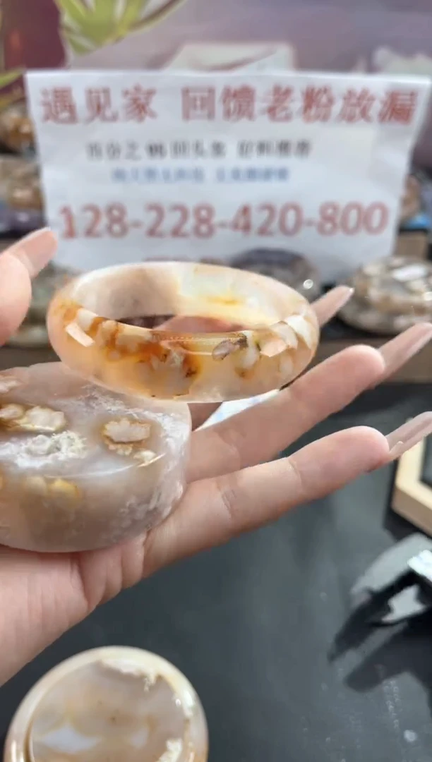 石英质玉手镯未镶嵌56