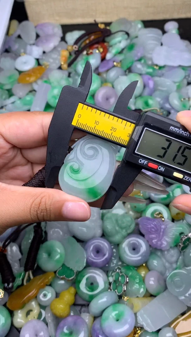 翡翠未镶嵌颈饰天然缅甸翡翠吊坠