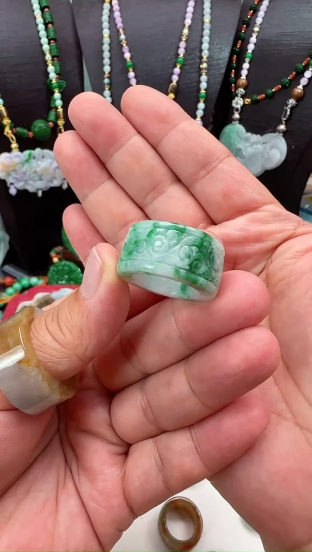 颈饰未镶嵌翡翠岚***岁吊坠