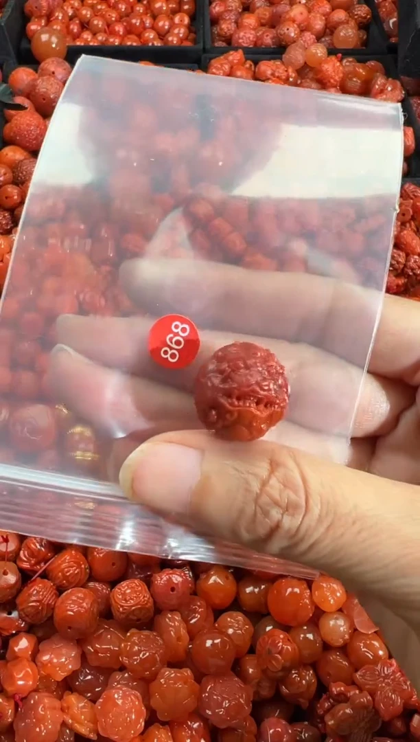 南红玛瑙未镶嵌颈饰1