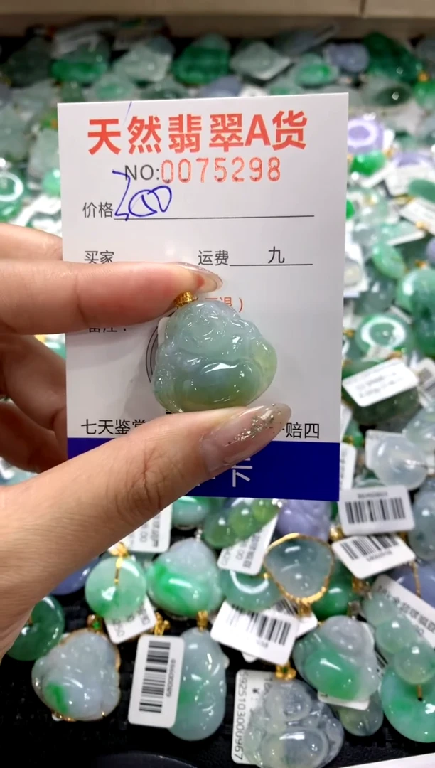 颈饰18K金镶嵌翡翠1111111111111111