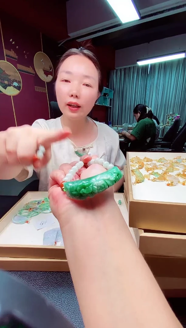 翡翠未镶嵌颈饰翡翠手牌