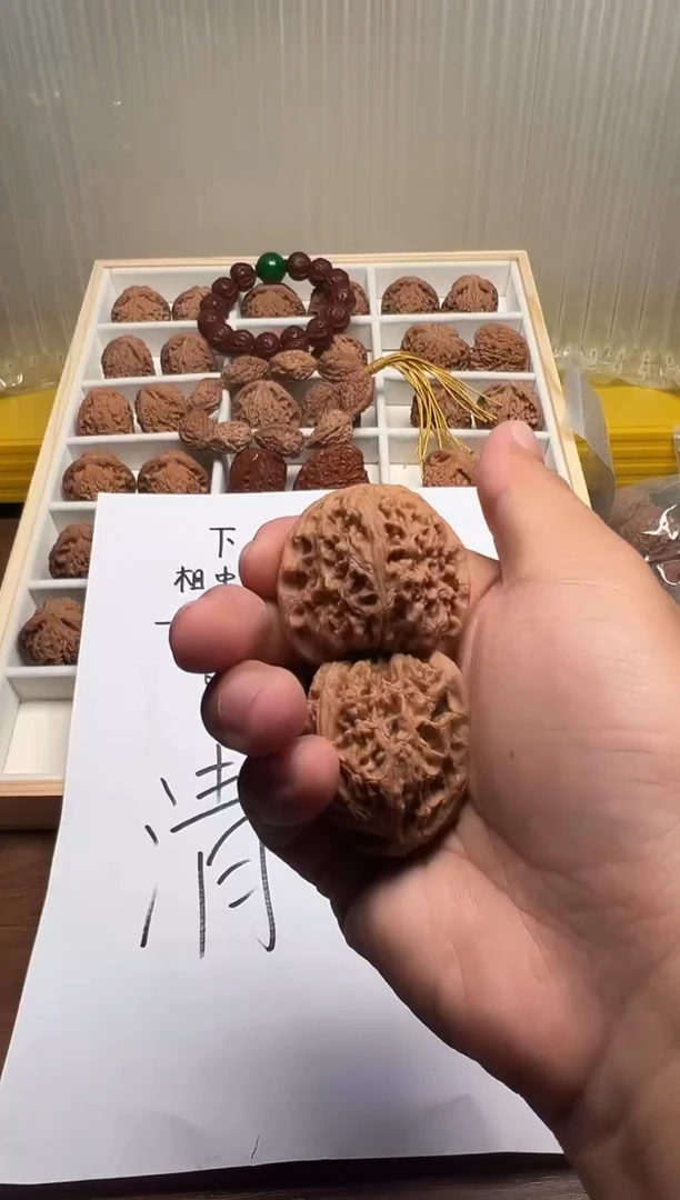 把件文玩核桃八*41南疆石