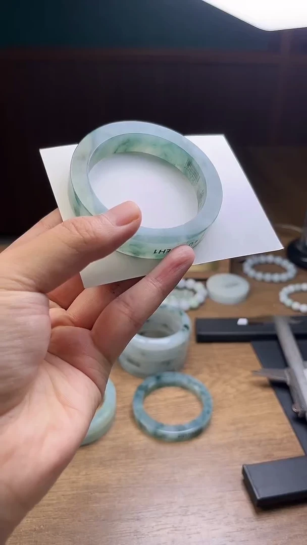 未镶嵌手镯定制翡翠云***柔定制