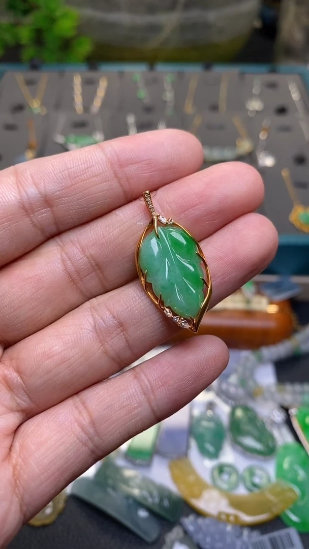 颈饰18K金镶嵌翡翠净货34026