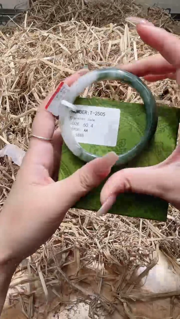 未镶嵌手镯石英质玉T2505;LV