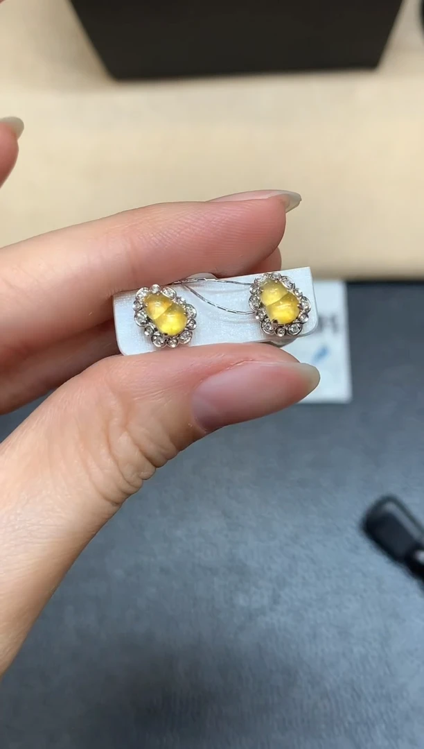 18K金镶嵌翡翠耳饰葫芦【无服务费