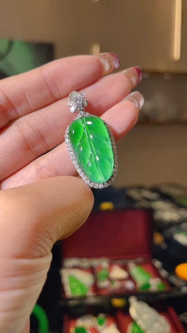 【闪购商品】翡翠吊坠(不含链)18K金镶嵌天然翡翠A货