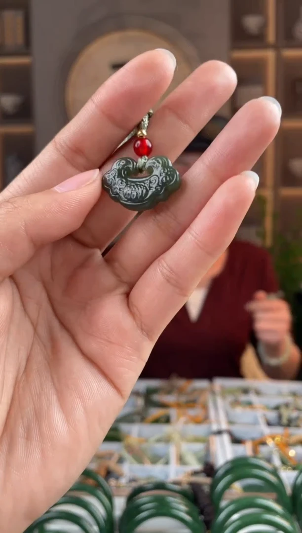 颈饰未镶嵌和田玉拍一发一，拍一发一