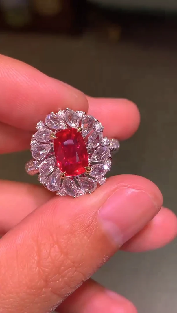 18K金镶嵌戒指红宝石2.01CT