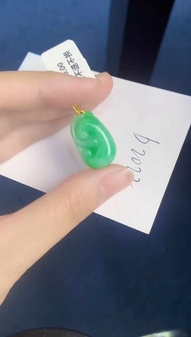 翡翠18K金镶嵌颈饰天然翡翠緬甸A貨