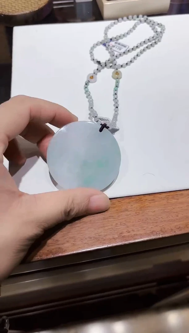 颈饰未镶嵌翡翠挂件
