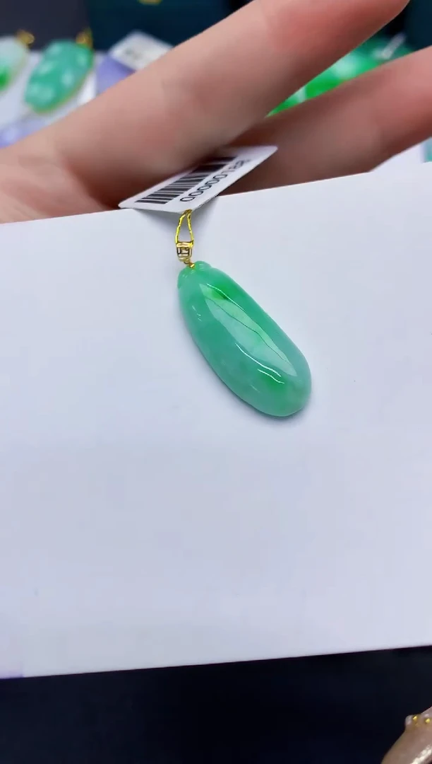 颈饰18K金镶嵌翡翠缅甸天然翡翠A货