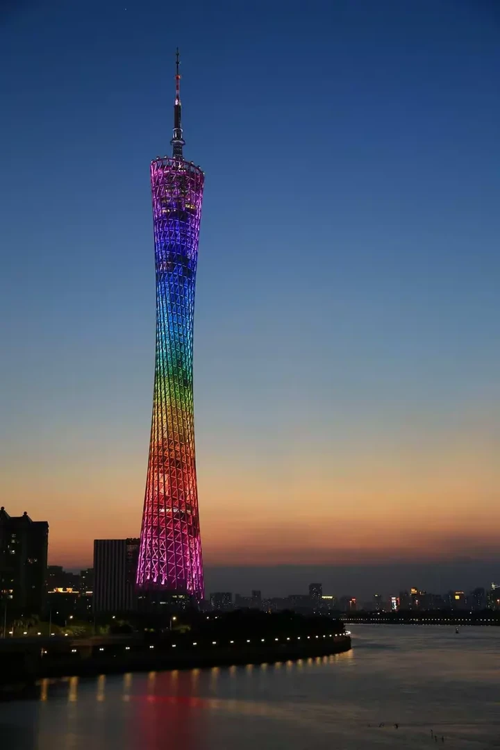 潮流真皮新款女包斜跨包 10942 黑色