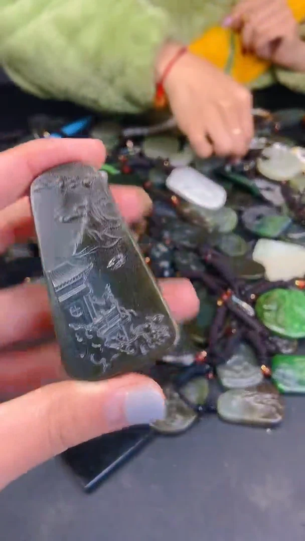 颈饰未镶嵌和田玉1