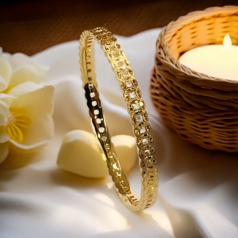 Z-8128  时尚精工方孔钱币手镯 + 专柜礼盒