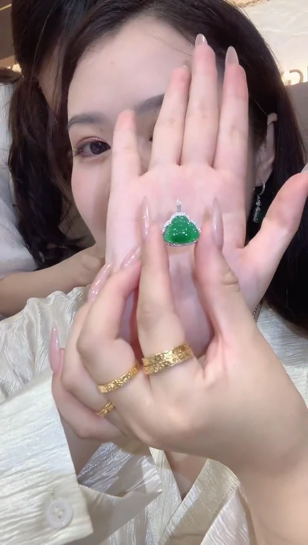 吊坠(不含链)18K金镶嵌翡翠A17
