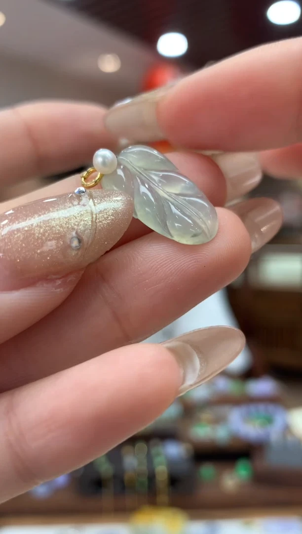 【闪购商品】翡翠吊坠(不含链)18K金镶嵌叶子