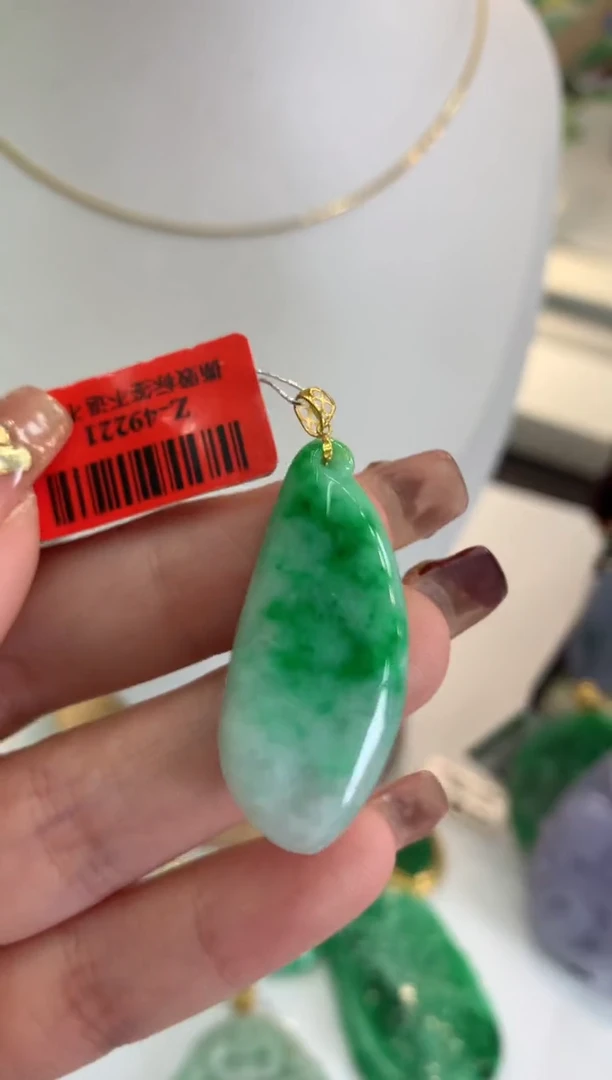 【闪购商品】翡翠吊坠(不含链)18K金镶嵌挂件