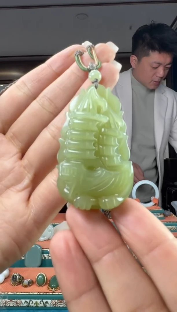 颈饰未镶嵌和田玉佩佩