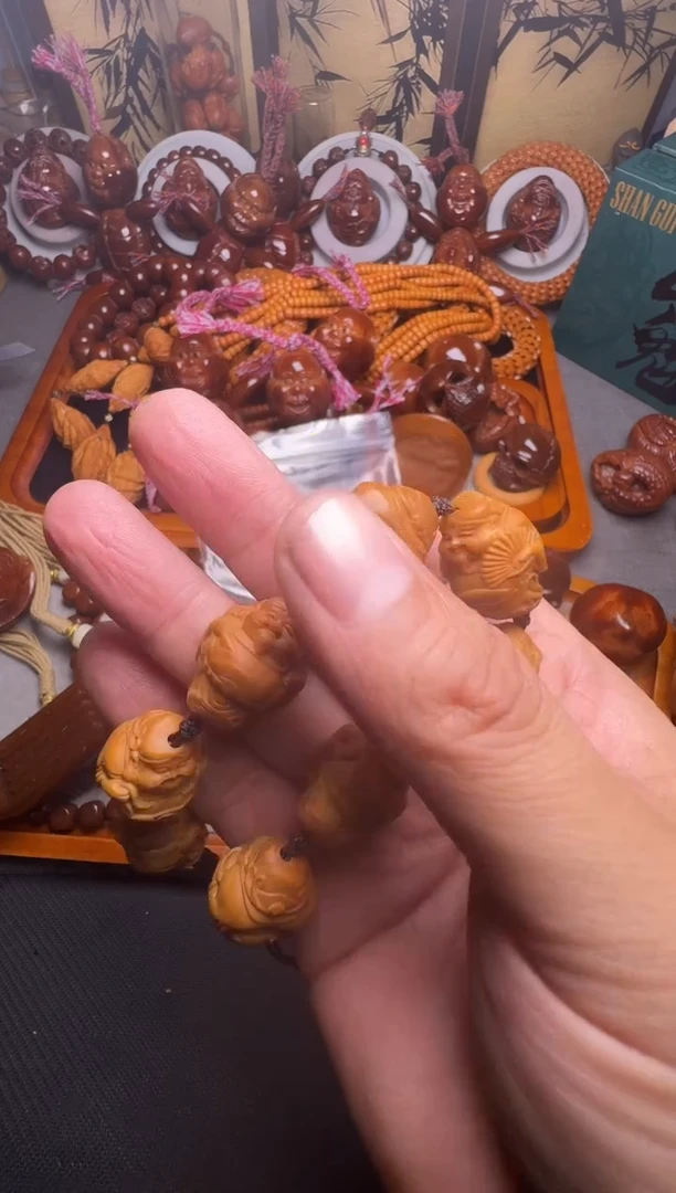 手串橄榄核小**被站立八方来财