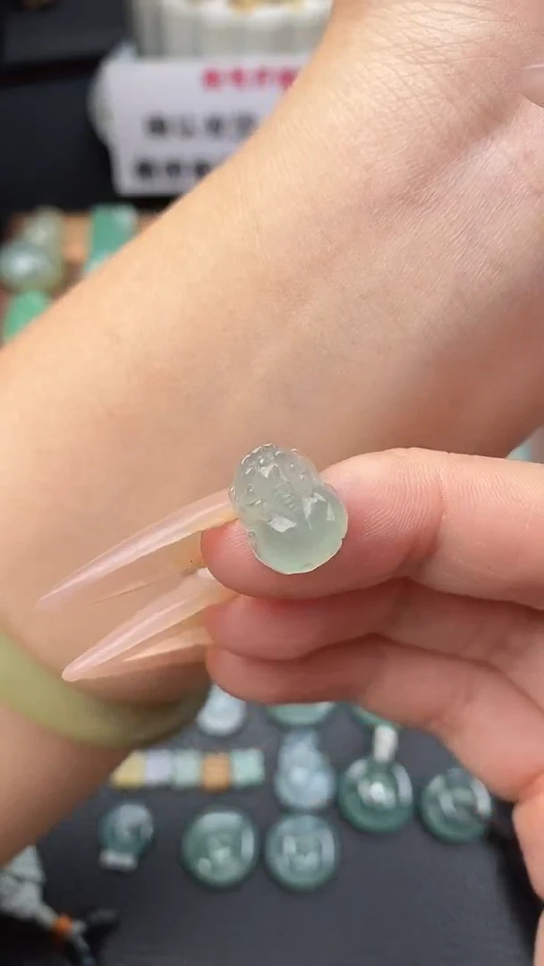 颈饰未镶嵌翡翠貔貅